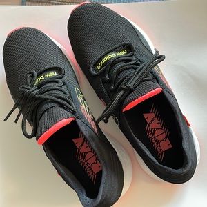 New Balance 8.6M Brand Nee ladies Fresh Foam ROAV